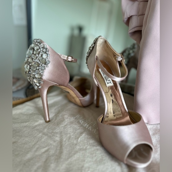 Badgley Mischka Light Pink Heels - Picture 3 of 11